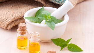 10 Benefits of Essential Oils